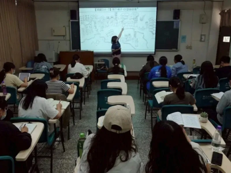 簡佩琦課堂側記 | 學校裡的藏經洞：在課堂中打開千年敦煌